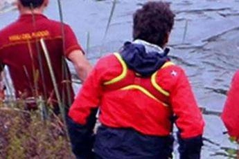 Udine, incendio in barca sul fiume a Palazzolo: donna dispersa e un ferito Udine, incendio in barca sul fiume a Palazzolo: donna dispersa e un ferito