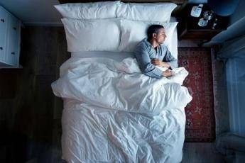 "Lavoratori over 50 non dormono", l'allarme a causa dello stress