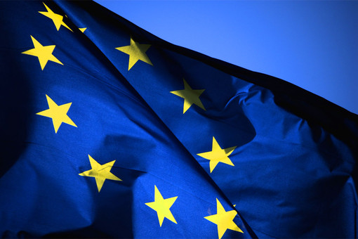 Unione Europea, da il via alla proposta formale per i caricabatterie universali per i cellulari Unione Europea, da il via alla proposta formale per i caricabatterie universali per i cellulari