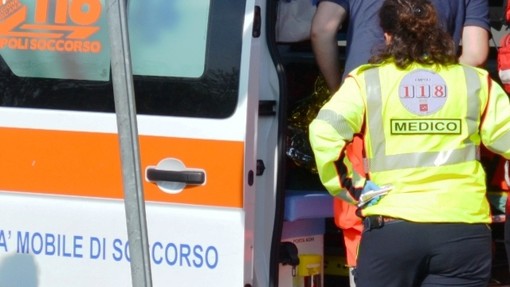 Paura a Milano: esplode uno zaino in classe, soccorsi sette studenti e un insegnante