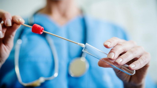 Coronavirus, focolai anche in Lombardia: 68 positivi tra salumifici e macelli del Mantovano Coronavirus, focolai anche in Lombardia: 68 positivi tra salumifici e macelli del Mantovano