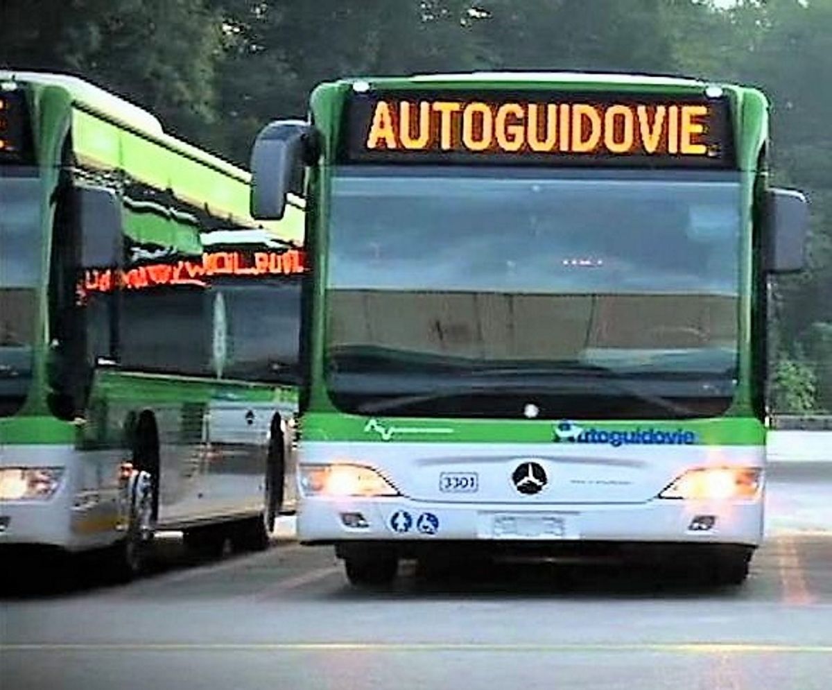 Lomellina, autobus pendolari sovraffollati, è un rischio viaggiare da e per Milano