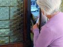 Vigevano: truffa del finto operatore bancario, pensionata derubata di 5mila euro, scattano tre denunce Vigevano: truffa del finto operatore bancario, pensionata derubata di 5mila euro, scattano tre denunce