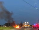 Magenta: tamponamento alla rotonda di via Espinasse, auto prende fuoco Magenta: tamponamento alla rotonda di via Espinasse, auto prende fuoco