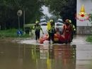 Oltrepò, i Vigili del fuoco salvano una mamma con due figli piccoli bloccati su un argine da improvviso allagamento