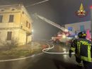 Oltrepò: incendio divora un'abitazione, squadre di Vigili del fuoco al lavoro per oltre 10 ore