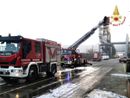 Rogo nella notte in un'azienda di Mortara, sul posto diverse squadre di Vigili del fuoco Rogo nella notte in un'azienda di Mortara, sul posto diverse squadre di Vigili del fuoco