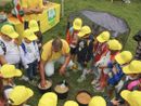 Scuola, 500 bambini colorano di giallo il Castello di Vigevano per la festa finale del progetto scolastico di Coldiretti Pavia