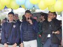 FOTO. I figli di Gigi Riva a Leggiuno per l'intitolazione del campo sportivo al loro grande papà campione: «Legame indissolubile, indimenticabili le partitelle all'oratorio di San Primo»
