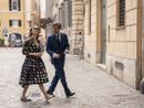 L'attore vigevanese Yurj Buzzi durante una scena della serie Netflix &quot;Emily in Paris&quot;