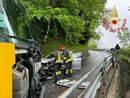 FOTO. Auto si schianta contro il carro attrezzi: paura nel Comasco