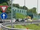 FOTO - Incidente davanti all'autogrill, caos in A8 nel primo pomeriggio di oggi