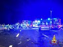 Milano, furgone contromano in autostrada: un ferito grave. Il conducente scappa nei campi