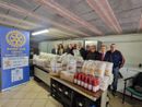 Il Rotary Club Cairoli consegna 300 chili di generi alimentari alla Caritas di Gropello