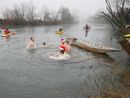 Nella foto il bagno gelido nelle acque del torrente Agogna per il Capodanno 2024
