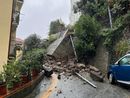 aura a Varazze per un crollo che avrebbe potuto avere conseguenze drammatiche. Sotto in gallery la situazione a Mallare, in Val Bormida, Savona e Albenga