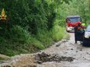 Oltrepò: resta impantanata con l'auto sulla strada allagata, donna soccorsa dai Vigili del fuoco