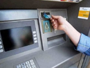 Broni: il bancomat non gli restituisce la tessera, lui prende una fioriera e la scaglia contro lo sportello ATM