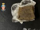 Pavese: segnalate tre persone per consumo di sostanze stupefacenti. Sequestrato un panetto di hashish da 2 etti