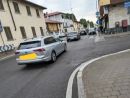 Magenta, sosta selvaggia tra via Isonzo e via fratelli Pellegatta, un residente: “I controlli ci sono, ma il problema resta”