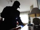 San Giorgio: forzano il portone di un'abitazione per rubare 300 euro in contanti