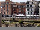 Terremoto ai Campi Flegrei: paura e gente in strada, bottiglie e articoli a terra in supermercati