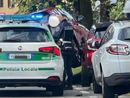 Magenta: perde il controllo dell’auto e finisce contro un veicolo in sosta