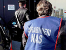 Rivendevano prodotti scaduti con etichette false: indagati quattro imprenditori del novarese Rivendevano prodotti scaduti con etichette false: indagati quattro imprenditori del novarese
