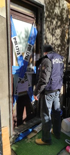 Orrore e degrado in due ‘alloggi’ a pochi passi dal centro di Novara