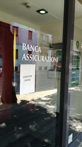 Vigevano: bandito rapina la Credem in corso Cavour