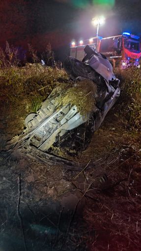 Garlasco: si ribaltano con l'auto sulla provinciale 206, feriti 3 ragazzi