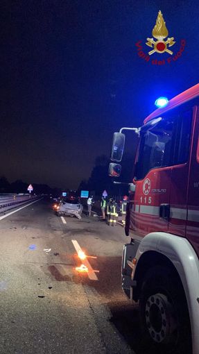 Schianto tra auto sull'autostrada Milano-Genova, soccorse 4 persone