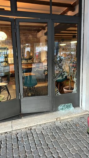 Vigevano: spaccata in un ristorante di via Rocca Vecchia, ladro in fuga con la cassa