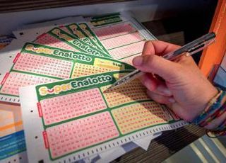 Superenalotto, numeri combinazione vincente 14 gennaio