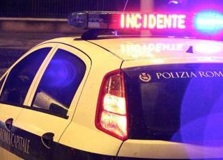 Roma, perde il controllo della moto sulla Laurentina: morto 43enne