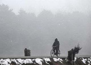 India, visibilità zero per nebbia al nord: rinviati oltre 100 voli e treni