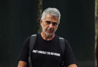 Gustavo Rodriguez, il padre di Belen torna a casa dopo ricovero - Video