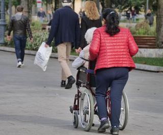 Bonus colf e badanti 2025, a quanto ammonta e a chi spetta