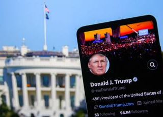 Trump, oggi l'insediamento: cerimonia indoor, il programma del presidente