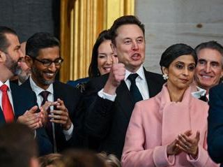 Trump promette bandiera Usa su Marte, Elon Musk esulta - Video