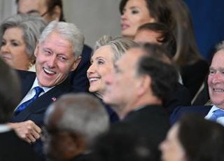 Trump e il Golfo d'America, la risata di Hillary Clinton - Video
