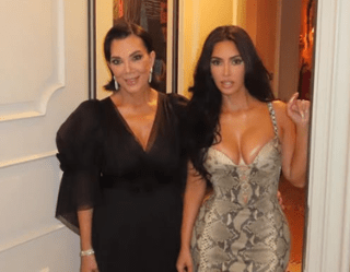 Kris Jenner ruba la scena alle nozze di Bezos: il 'glow up' a 69 anni e la somiglianza con Kim Kardashian