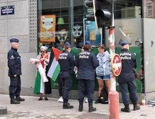 Protesta pro-Pal a Bruxelles, vernice contro negozi e tensioni con polizia