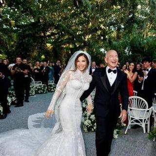 Nozze Bezos, Lauren Sánchez svela nuovo cognome e abito da sposa su Instagram