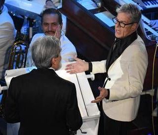 Vessicchio, il duello a colpi di bacchetta con Baglioni: ecco cosa accadde all'Ariston