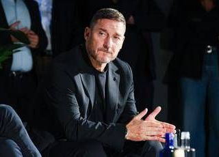 Roma, Totti: "Ultimo anno giocavo contro tutti, mi hanno fatto smettere"