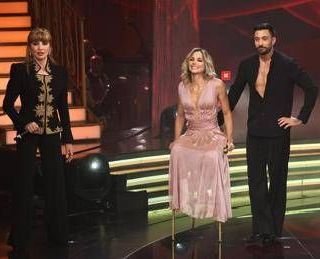 Ballando, tabloid accusa: "Pernice ha toccato Fialdini". La difesa di Carolyn Smith