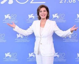 Verissimo, Edwige Fenech: "Mia mamma è morta tra le mie braccia"