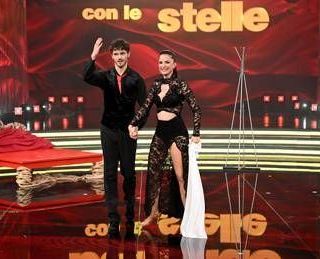 Ballando, standing ovation per Delogu: il gesto di Nikita dopo l'esibizione