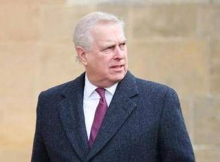 Dalla famiglia reale 12 milioni di sterline ad Andrea per zittire Giuffre: "Soldi mai restituiti"